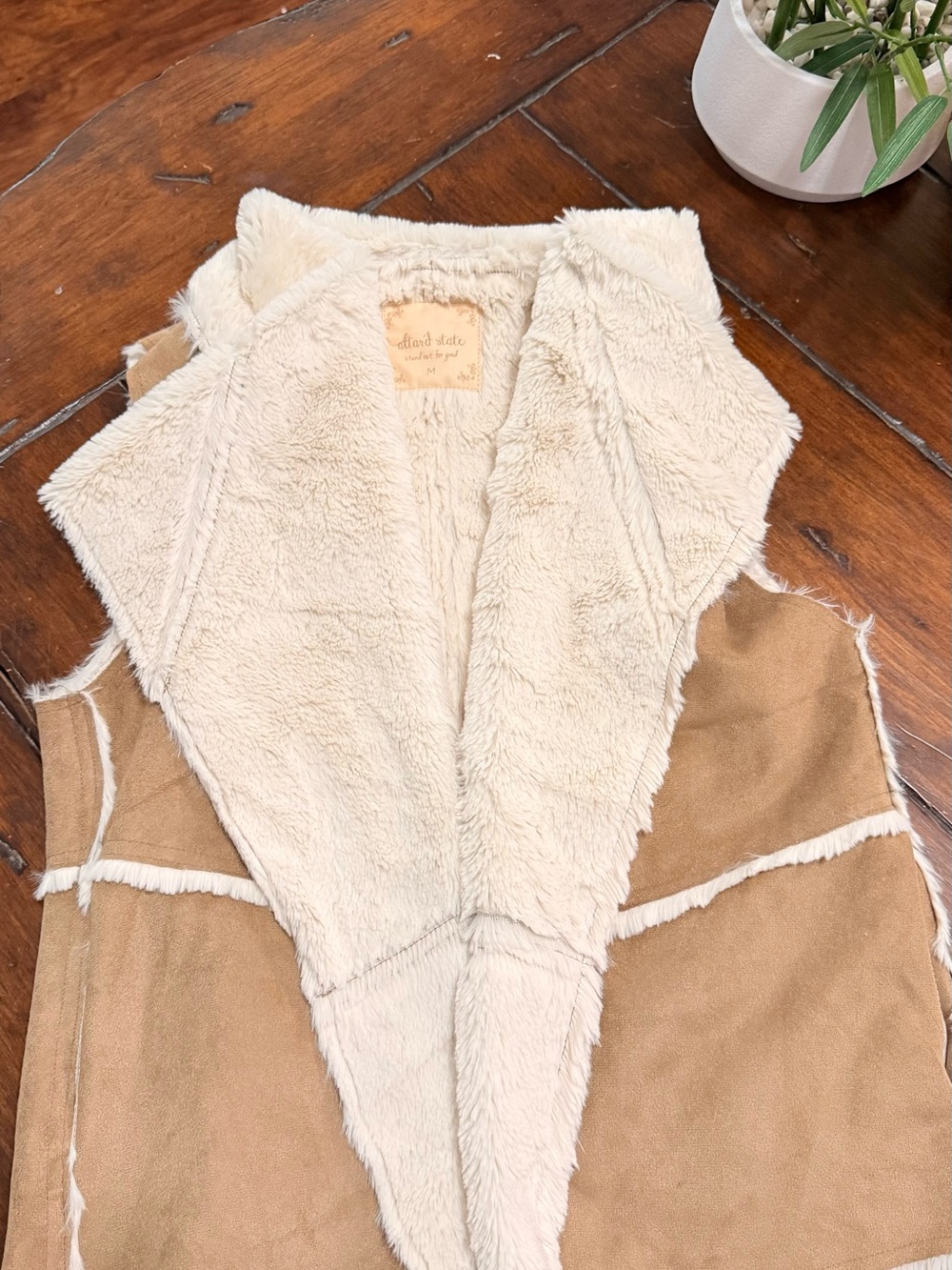 Altar d’State Suede Faux-Shearling Vest - Cream & Tan